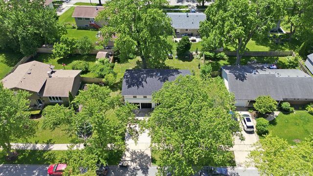 917 E Morris Drive, Palatine, IL 60074