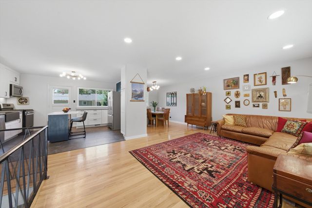 917 E Morris Drive, Palatine, IL 60074