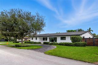 8341 SW 87th Ter, Miami, FL 33143