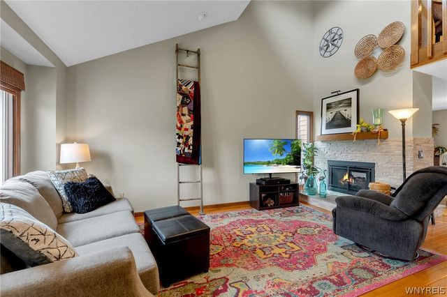2 West Lake Forest Parkway, Lancaster, NY 14086