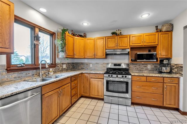 2 West Lake Forest Parkway, Lancaster, NY 14086