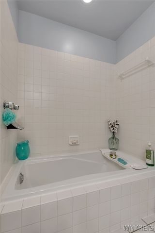 2 West Lake Forest Parkway, Lancaster, NY 14086