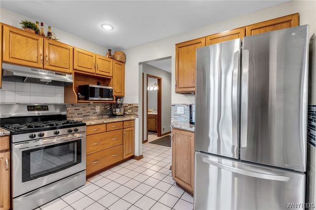 2 West Lake Forest Parkway, Lancaster, NY 14086