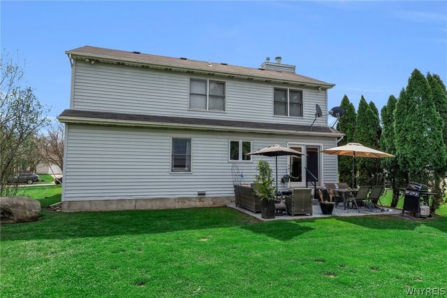 2 West Lake Forest Parkway, Lancaster, NY 14086