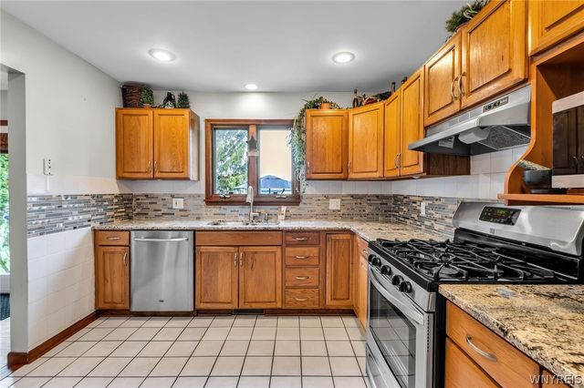 2 West Lake Forest Parkway, Lancaster, NY 14086
