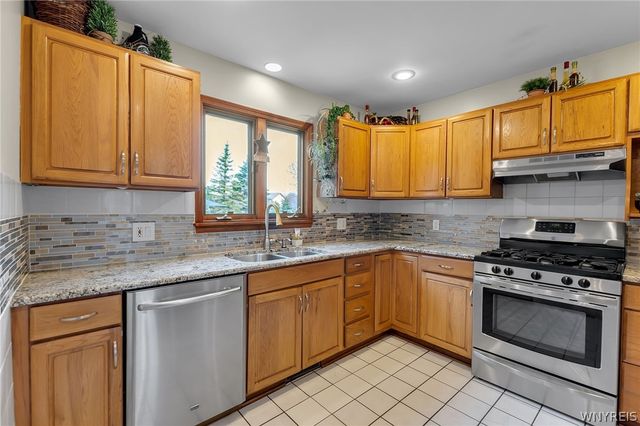 2 West Lake Forest Parkway, Lancaster, NY 14086