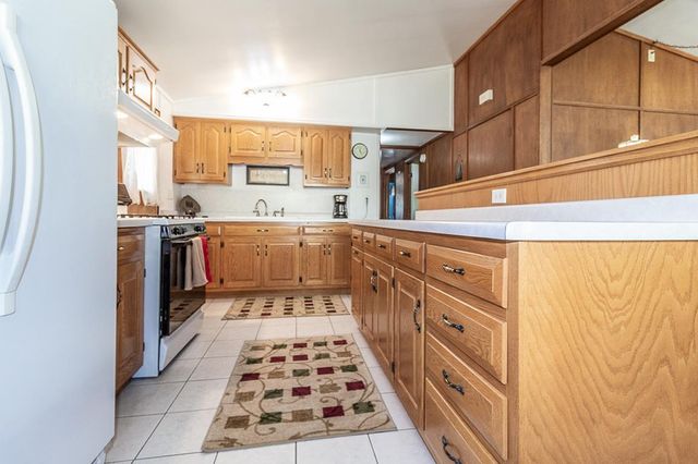 714 S NASH STREET, Hortonville, WI 54944