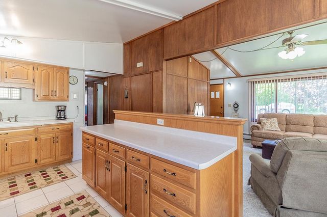 714 S NASH STREET, Hortonville, WI 54944