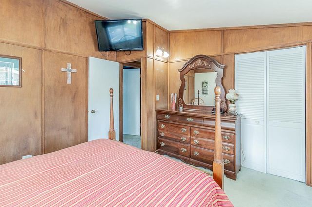 714 S NASH STREET, Hortonville, WI 54944