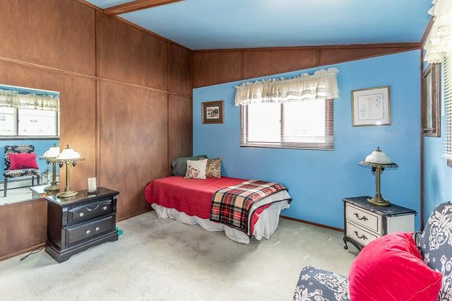 714 S NASH STREET, Hortonville, WI 54944