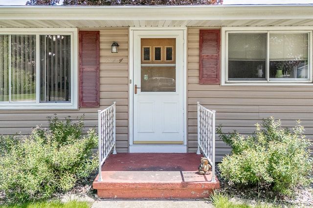 714 S NASH STREET, Hortonville, WI 54944