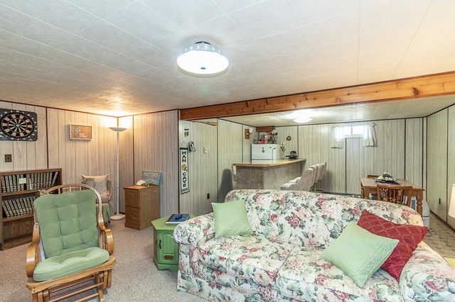 714 S NASH STREET, Hortonville, WI 54944