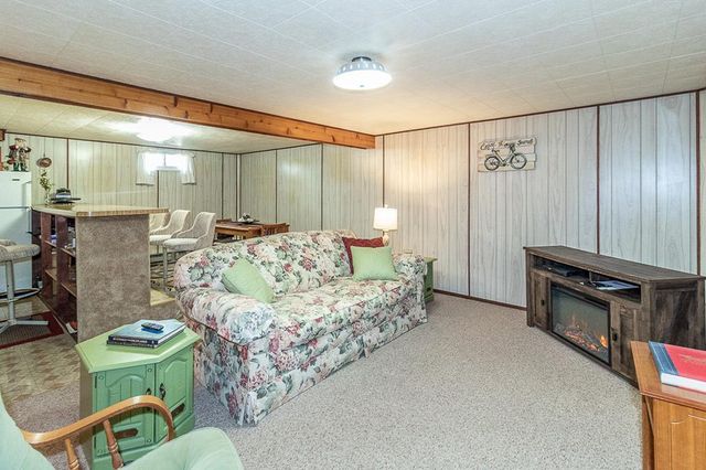 714 S NASH STREET, Hortonville, WI 54944