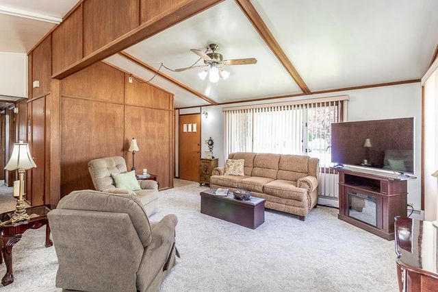 714 S NASH STREET, Hortonville, WI 54944