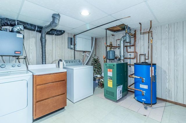 714 S NASH STREET, Hortonville, WI 54944