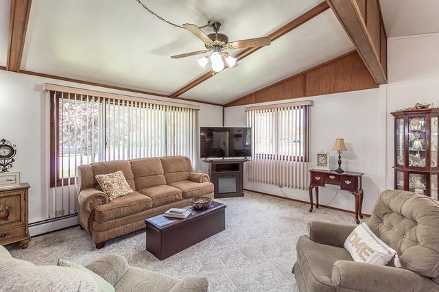 714 S NASH STREET, Hortonville, WI 54944