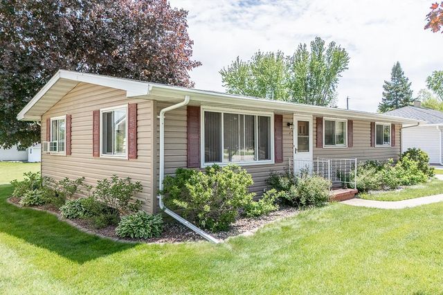 714 S NASH STREET, Hortonville, WI 54944