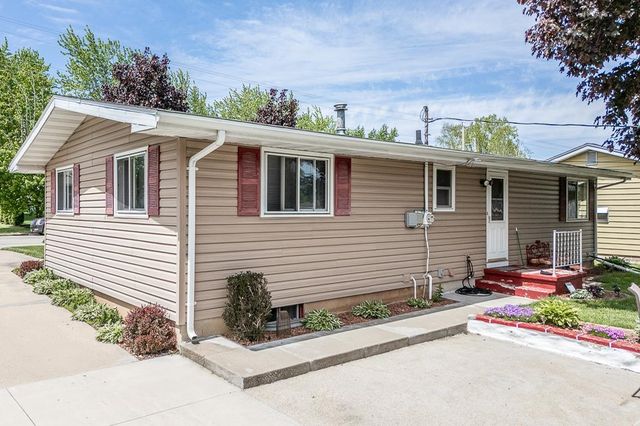 714 S NASH STREET, Hortonville, WI 54944