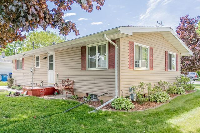 714 S NASH STREET, Hortonville, WI 54944