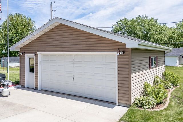 714 S NASH STREET, Hortonville, WI 54944