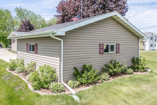 714 S NASH STREET, Hortonville, WI 54944