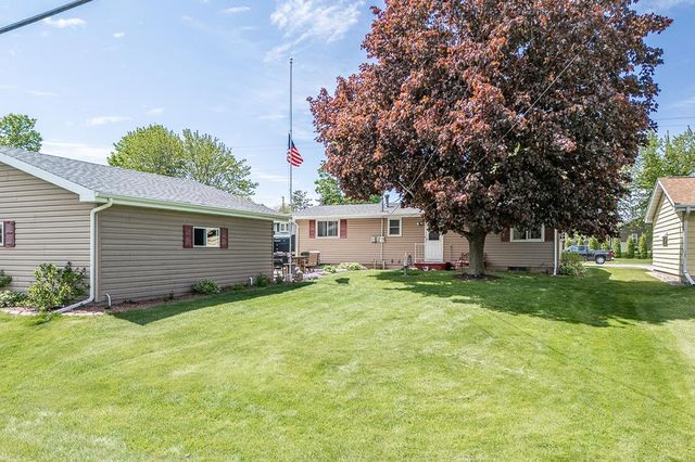 714 S NASH STREET, Hortonville, WI 54944