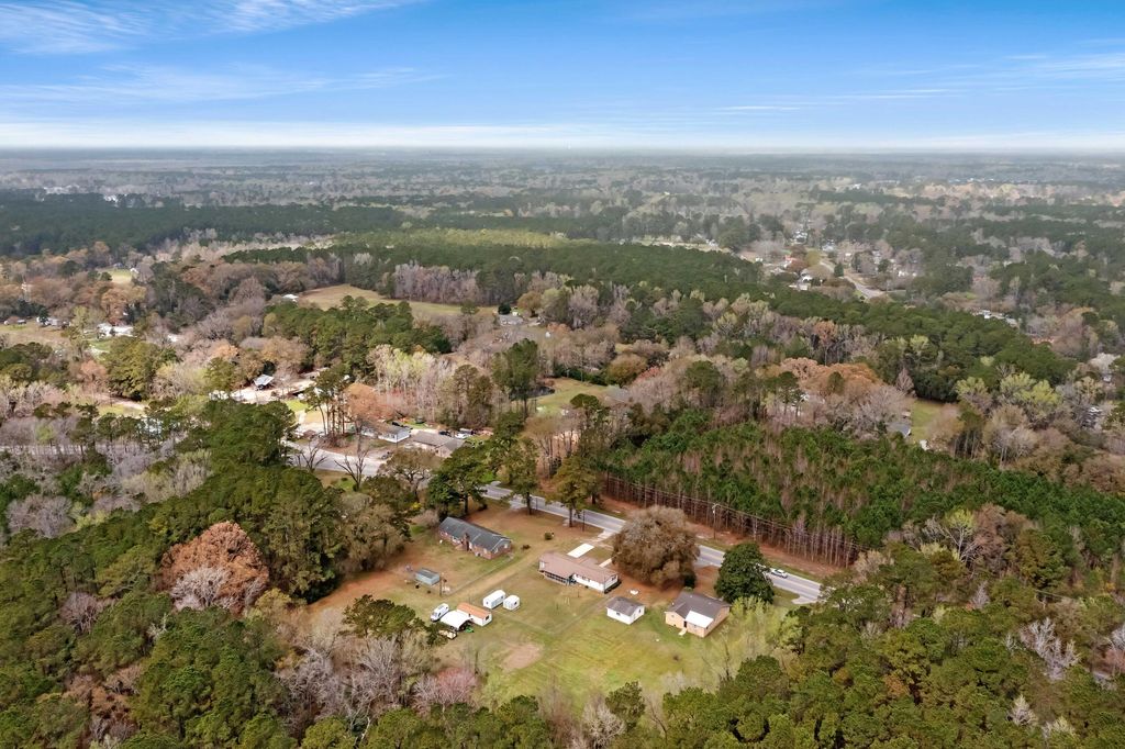 Image 10 of property listing at 2522 Highway 17a, Summerville, SC 29483