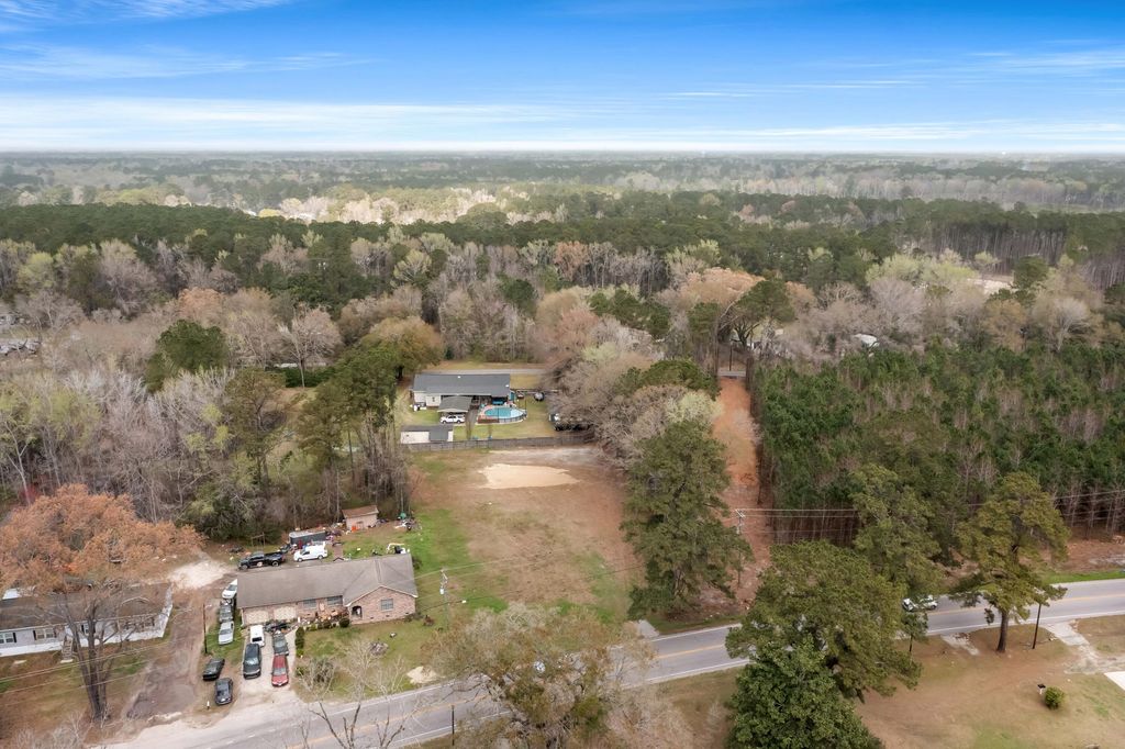 Image 17 of property listing at 2522 Highway 17a, Summerville, SC 29483