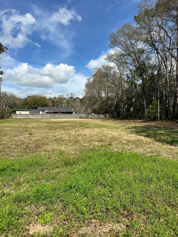 Image 2 of property listing at 2522 Highway 17a, Summerville, SC 29483