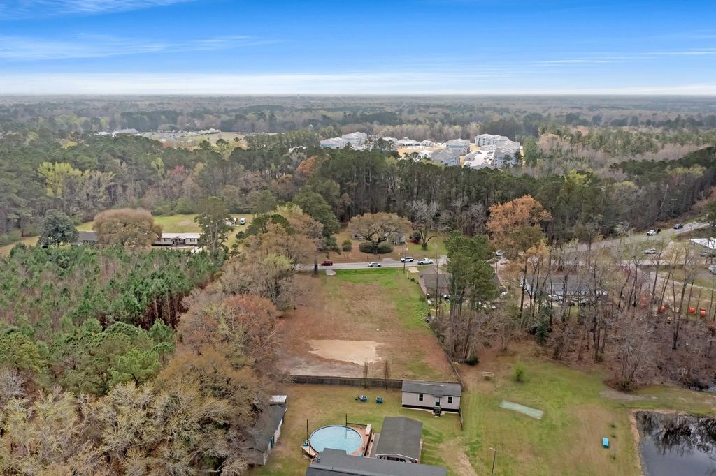 Image 21 of property listing at 2522 Highway 17a, Summerville, SC 29483