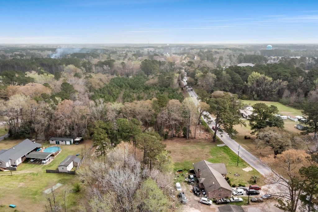 Image 23 of property listing at 2522 Highway 17a, Summerville, SC 29483