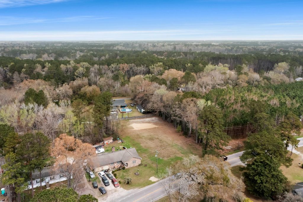 Image 24 of property listing at 2522 Highway 17a, Summerville, SC 29483