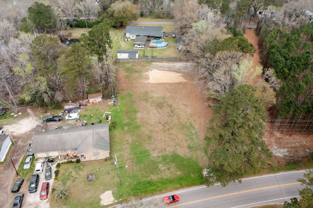 Image 25 of property listing at 2522 Highway 17a, Summerville, SC 29483
