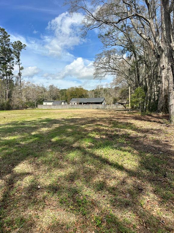 Image 5 of property listing at 2522 Highway 17a, Summerville, SC 29483