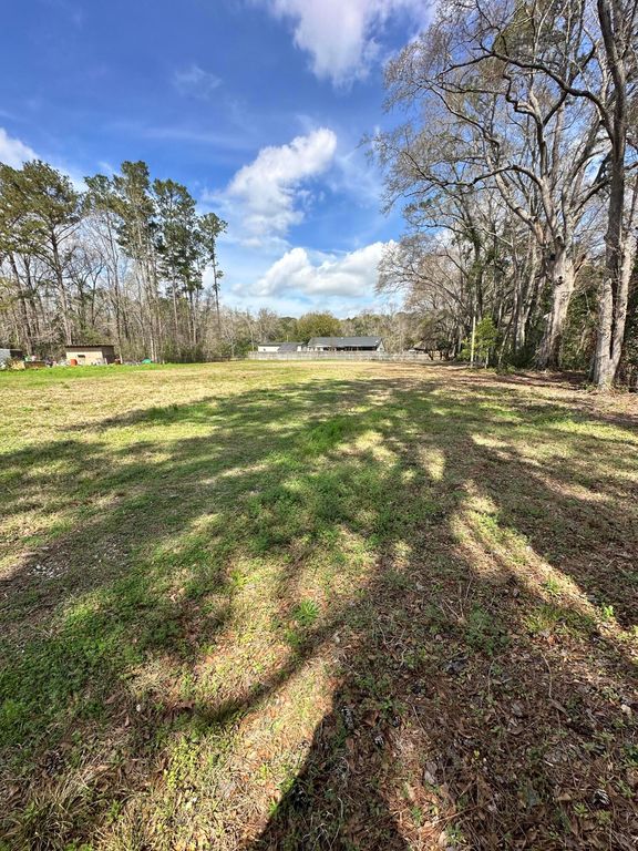 Image 6 of property listing at 2522 Highway 17a, Summerville, SC 29483