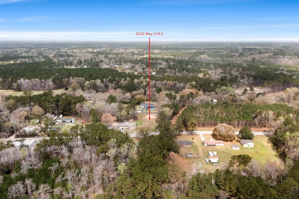 Image 9 of property listing at 2522 Highway 17a, Summerville, SC 29483