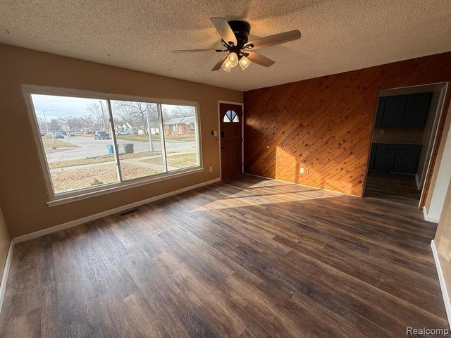 205 Shotka Street, Westland, MI 48186