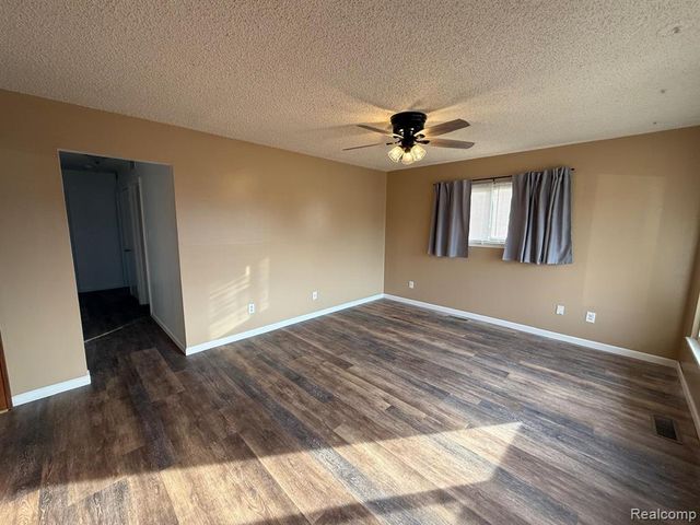 205 Shotka Street, Westland, MI 48186