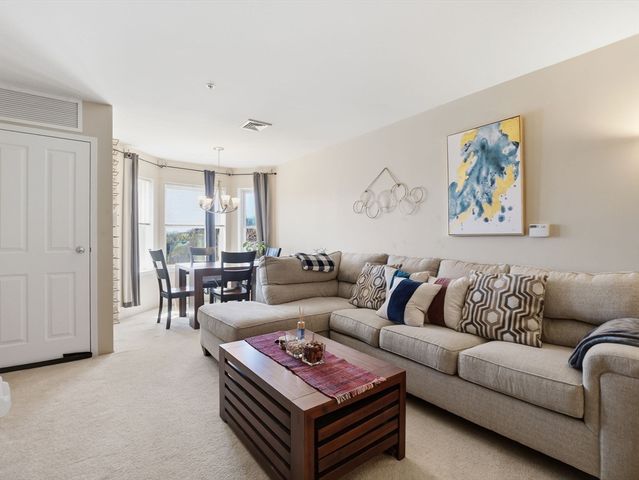 30 Franklin St 427, Malden, MA 02148