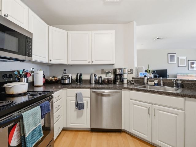 30 Franklin St 427, Malden, MA 02148