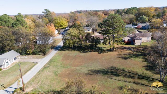 985 Brooks, Batesville, AR 72501