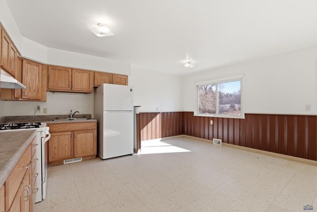 908 E TALLENT, Rapid City, SD 57701