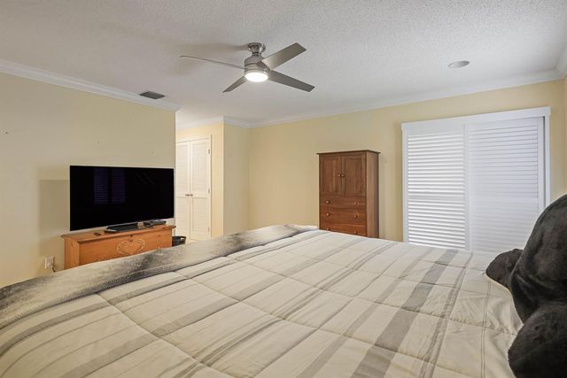 6845 FOUNTAINS Circle, Lake Worth, FL 33467