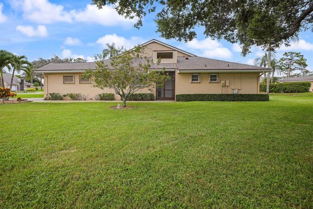 6845 FOUNTAINS Circle, Lake Worth, FL 33467
