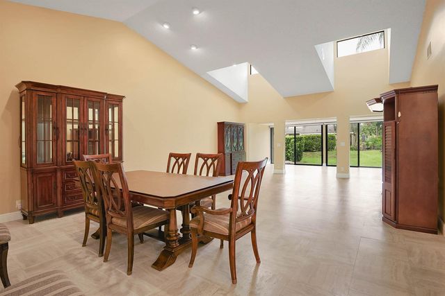 6845 FOUNTAINS Circle, Lake Worth, FL 33467