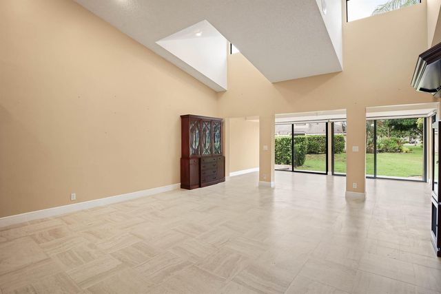 6845 FOUNTAINS Circle, Lake Worth, FL 33467