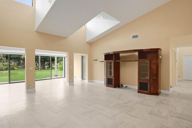 6845 FOUNTAINS Circle, Lake Worth, FL 33467