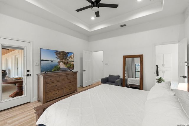 200 OAK FIELDS DR, Floresville, TX 78114