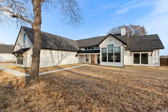 200 OAK FIELDS DR, Floresville, TX 78114