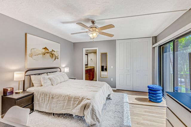 423 4th Court, Palm Beach Gardens, FL 33410